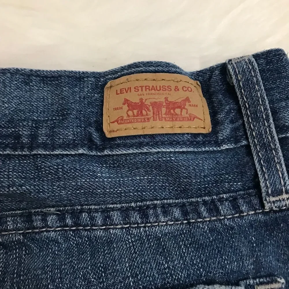 Ladies Levi’s denim shorts